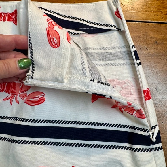 Talbots White Pencil Skirt with Red Lobster Print and Navy Stripes, Size 4 - Picture 4 of 11